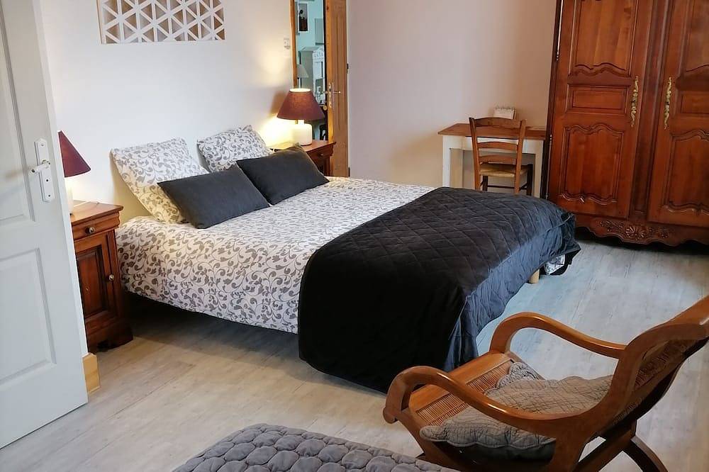 Group gîte with single rooms, no dormitories, in the heart of nature. in Le Chambon-sur-Lignon, Mézenc