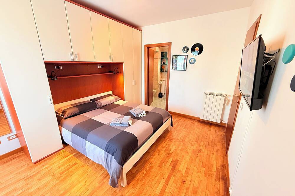 Entire apartment, Grosseto Center: Comfortable and Bright Apt facing the Corso in Grosseto, Grosseto Province