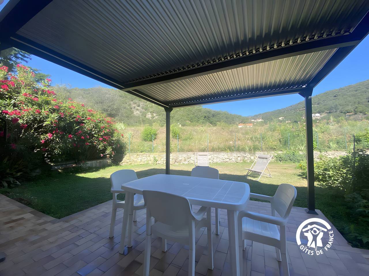 Cottage 'Gîte Tournesols' with Private Terrace, Wi-Fi and Air Conditioning in Arles-sur-Tech, Céret region