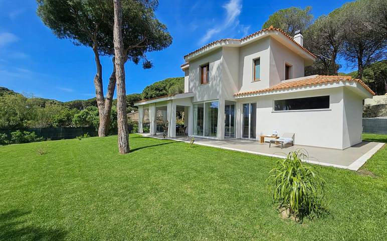 Villa en primera línea de playa en Santa Margherita di Pula in Santa Margherita di Pula, Región de Pula