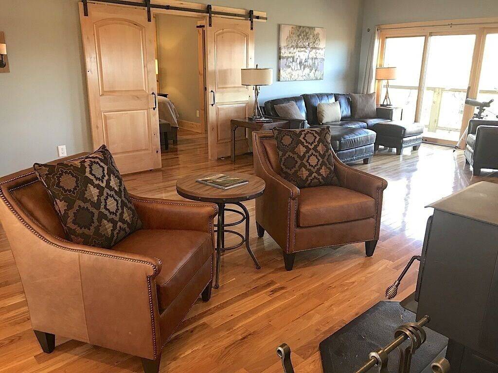 Modern Barn with Panoramic Views. Dogs allowed. in Blue Ridge Parkway, Caldwell County
