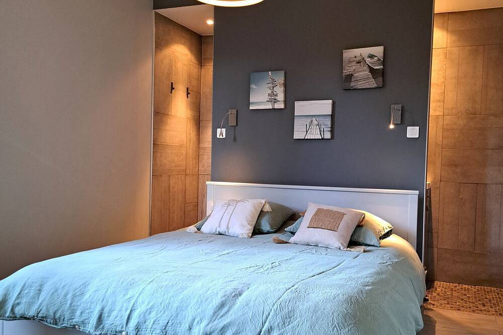 Villa between Aix-en-Provence and Marseille, in a green setting in Bouc-Bel-Air, Aix-en-Provence region