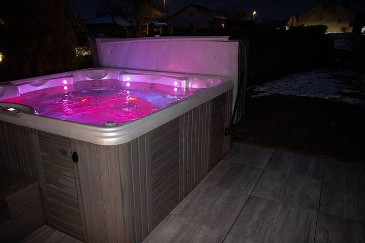 Location de vacances pour 6 personnes, avec jacuzzi ainsi que balcon et jardin à Savigny
