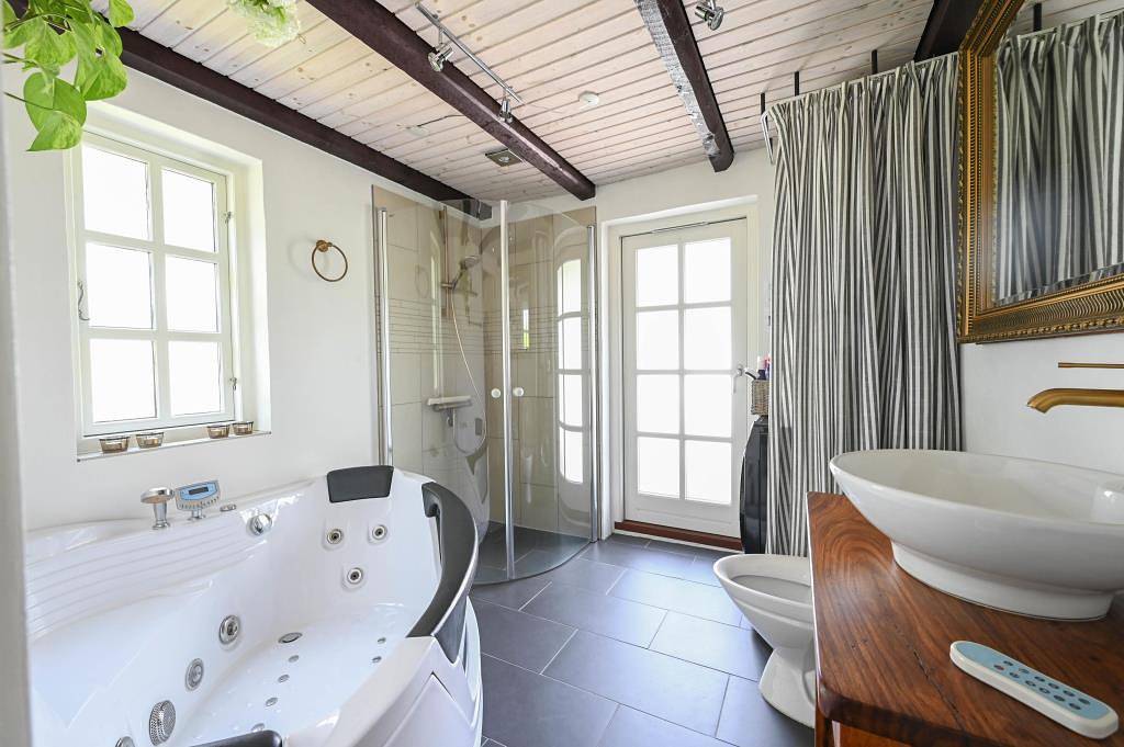 Reetgedecktes Ferienhaus nahe der dänischen Nordsee – Mit Whirlpool und schöner Südterrasse aus Holz in Ulfborg, Holstebro und Umgebung