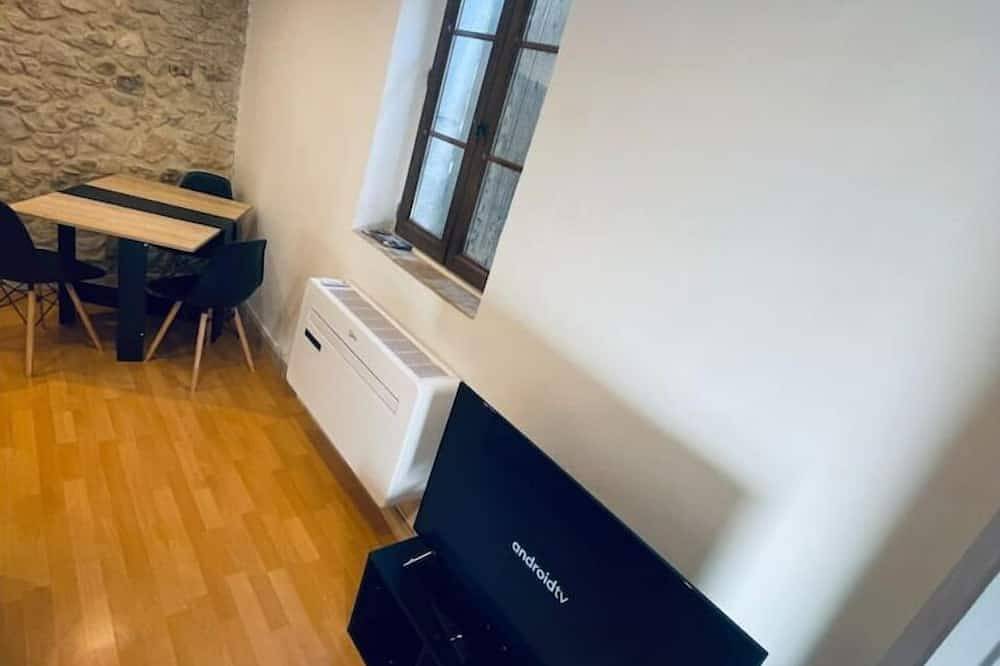 Appartement entier, Nouveau Logement nucléaire & tourisme in Pont-Saint-Esprit, Région de Nîmes