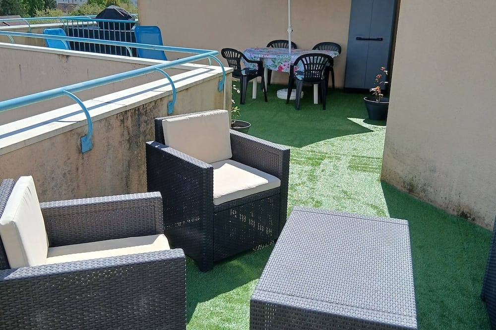 Entire apartment, Cosy studio terrace in Chartres in Chartres, Chartres region