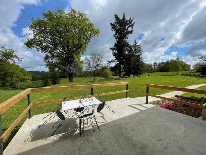 Location de vacances pour 6 personnes, avec Terrasse ainsi que Jardin et Vue à Saint-Cyr-les-Champagnes