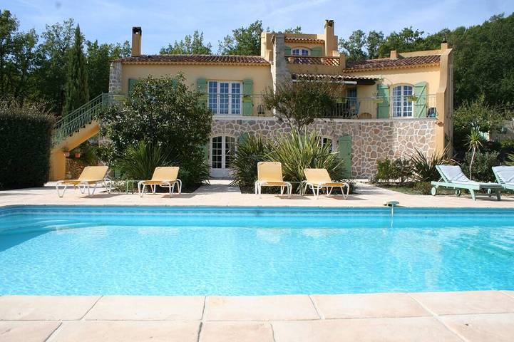 Chambre d’hôte pour 2 personnes, avec Jardin à Trans-en-Provence