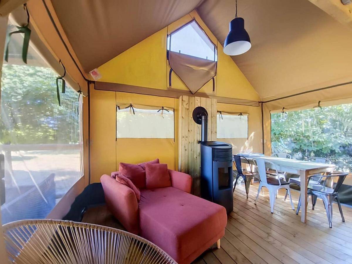 Lodge La Vie Joyeuse in Vigeois, Région de Brive-la-Gaillarde