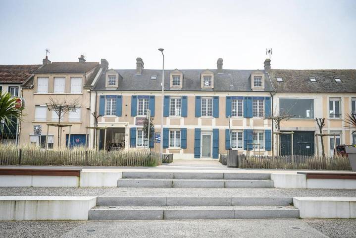 Location de vacances pour 2 personnes, avec Terrasse ainsi que Jardin et Vue à Luc-sur-Mer