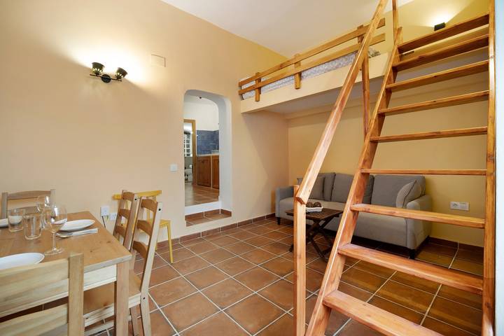 Entire apartment, Apartment 'Apartamento-cueva Mi Rincón' with Balcony in Arcos de la Frontera, White Villages