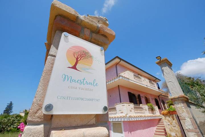 Casa vacanza per 4 persone, con panorama e giardino in Porto Pino