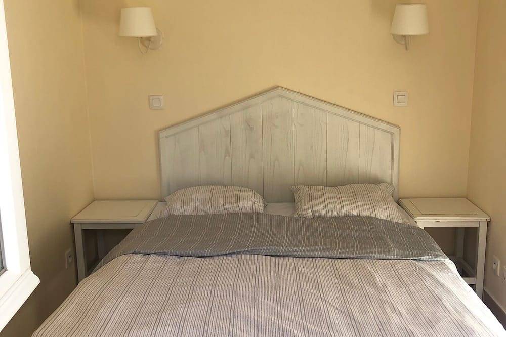Ganze Wohnung, Agay/Rivages du Lac/Apartment 4-5 pers/superb sea view/pool/wifi/climate in Le Dramont, Saint-Raphaël