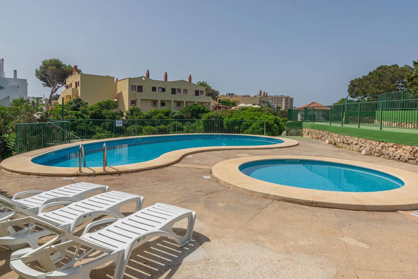 Appartement de vacances entier, Biniforcat 11 - Appartement confortable avec piscine commune à 250 mètres de la plage. in Cala Blanes, Ciutadella