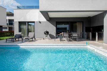 Villa für 8 Personen in Medulin, Südküste Istrien, Bild 1