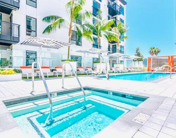 Ferienwohnung für 3 Personen, mit Garten und Pool sowie Whirlpool in Hollywood