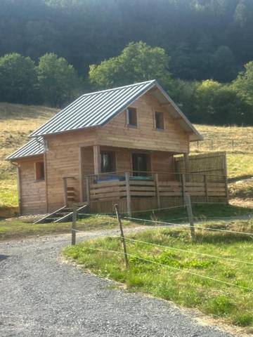 Maison de campagne pour 4 personnes, avec jacuzzi et terrasse à Le Claux