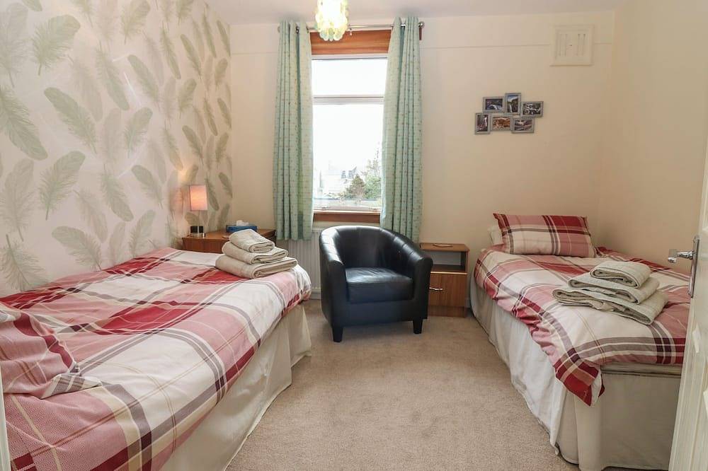 Thain House, pet friendly, country holiday cottage in Banff in Banff, Aberdeenshire