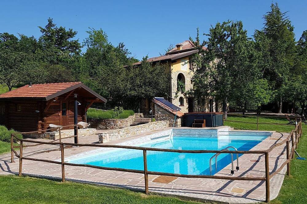 Apartamento inteiro, Renovado Apartamento em casa de pedra \"velha casa\" velha, com piscina, sauna e jardim in San Benedetto Val di Sambro, Bolonha (província)