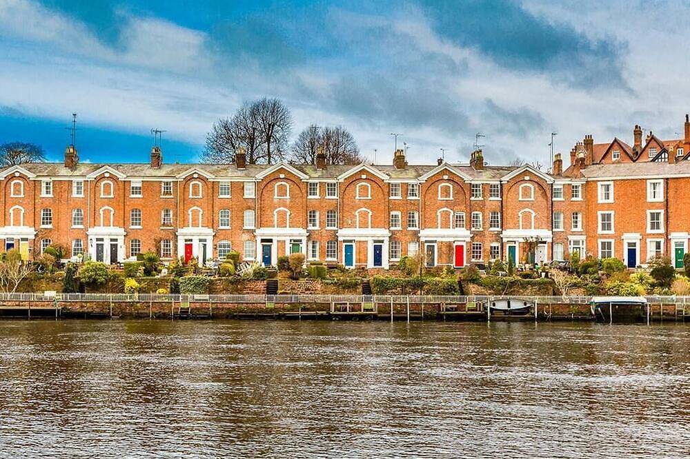 Cottage-Ensuite-Shower and Bath in Chester, West Cheshire und Chester