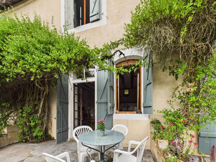 Gîte pour 5 personnes, avec piscine et jardin à Montignac