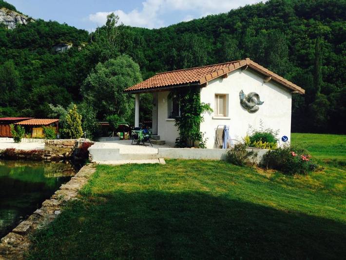 Chambre d’hôte pour 3 personnes, avec vue ainsi que vue sur le lac et jardin, animaux acceptés à Lachapelle-Auzac