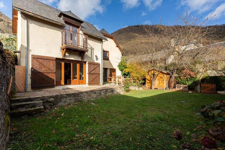 Location de vacances pour 8 personnes, avec jardin à Ancizan - 2