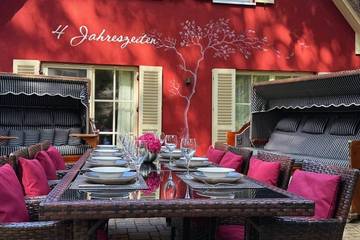 Ferienhaus für 10 Personen, mit Terrasse und Whirlpool sowie Garten und Sauna in Glowe