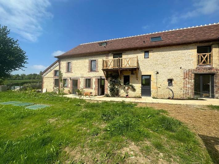 Location de vacances pour 21 personnes, avec Balcon et Terrasse ainsi que Jacuzzi et Vue à Neauphe-sur-Dive