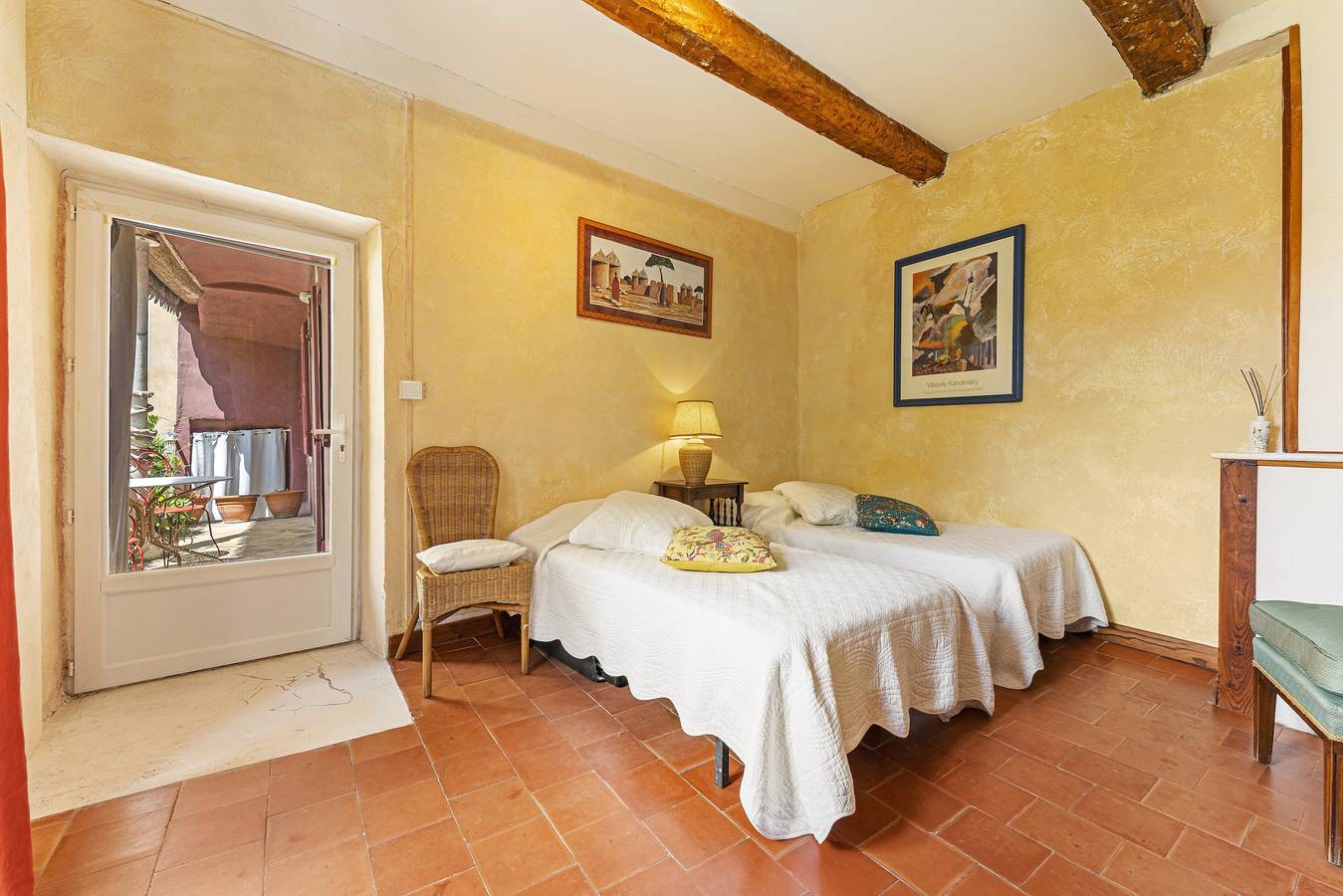 Apartamento entero, Bed and Breakfast 'Mas Abicou - Alma' con piscina compartida, terraza privada y Wi-Fi in Vézénobres, Región de Alès