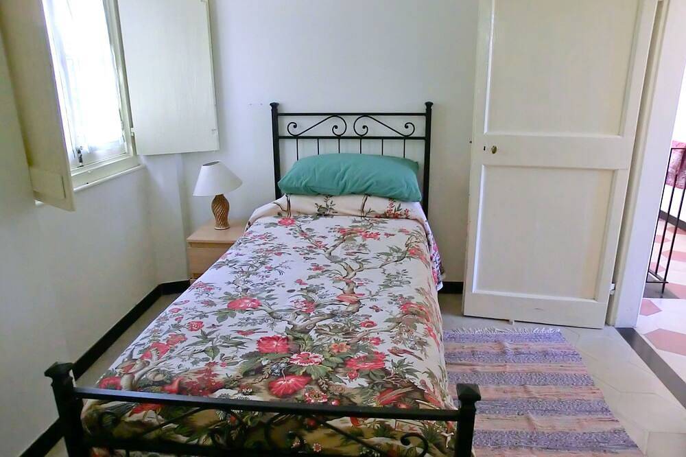 Delightful 4-bedroom villa in private olive grove with Wifi in Chiavari in Chiavari, Riviera di Levante