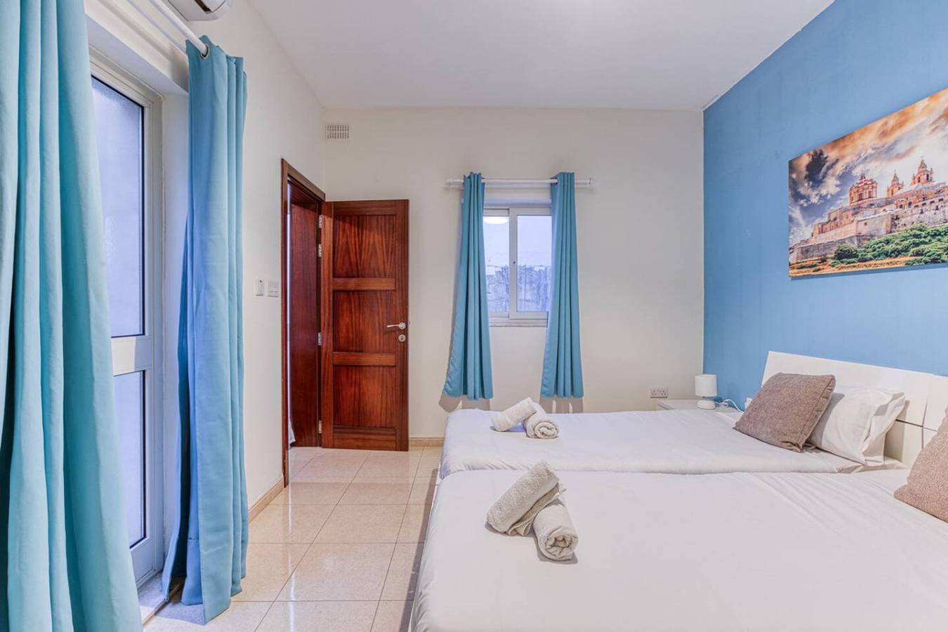 St James the Traditional 4-Bed Townhouse + Terrace in Tas-Sliema, Insel Malta