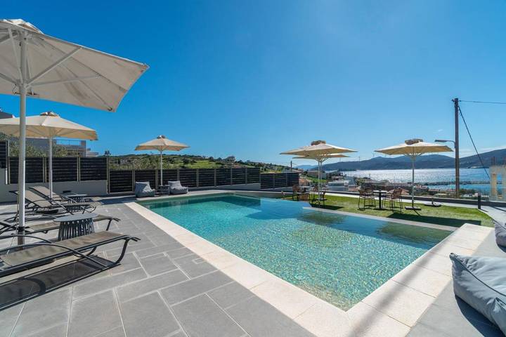 Appart’hôtel pour 3 personnes, avec vue et jardin ainsi que terrasse et piscine