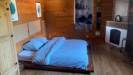 Gîte pour 4 personnes, avec jardin ainsi que vue et vue sur le lac, animaux acceptés à Orgnac-sur-Vézère