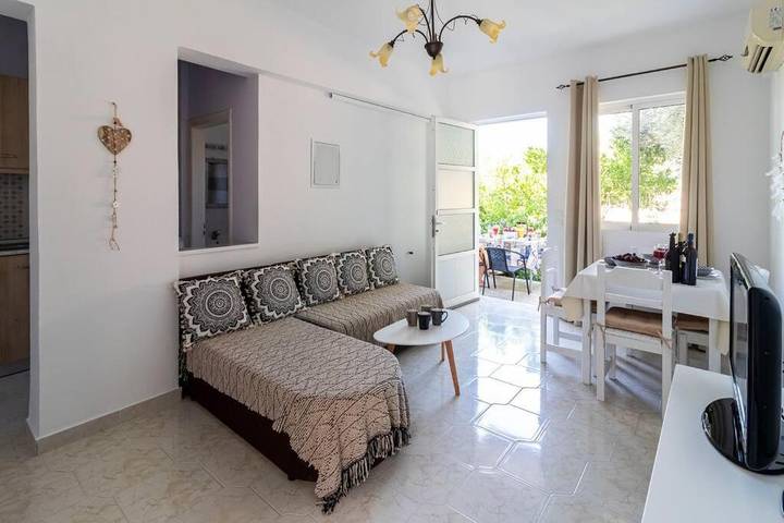 Ferienwohnung für 4 Personen, mit Garten in Afantou