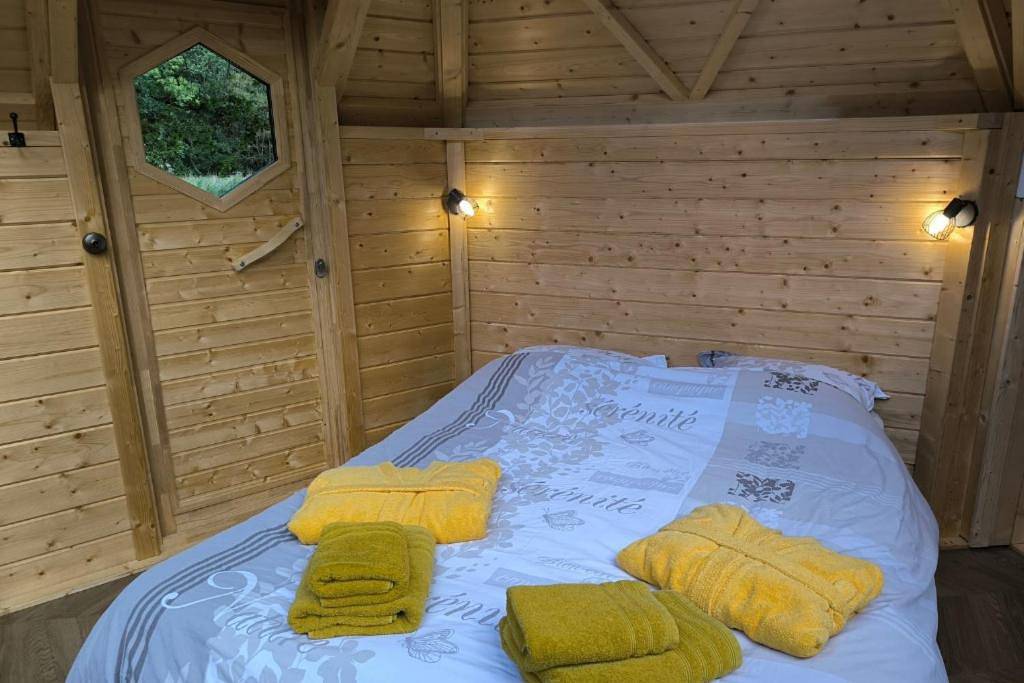 Unusual Luxury Spa Private & Petits Dej Cabin in Guenrouet, Région de Saint-Nazaire