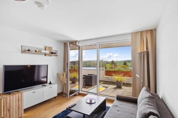 Ferienwohnung für 5 Personen, mit Ausblick und Pool sowie Seeblick und Balkon, kinderfreundlich in Sundern - 4