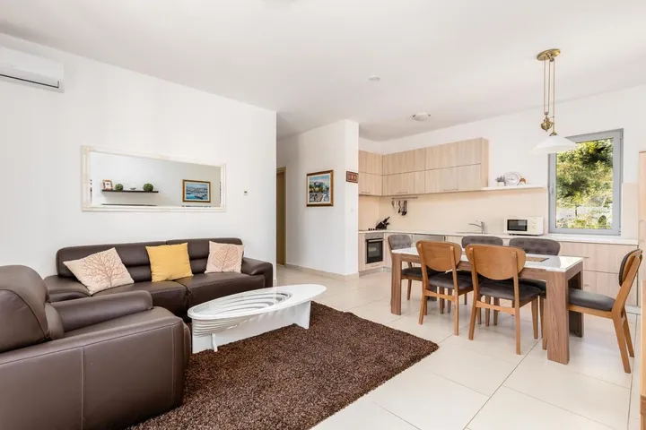 Ferienwohnung für 4 Personen, mit Pool und Terrasse sowie Ausblick und Garten - 1
