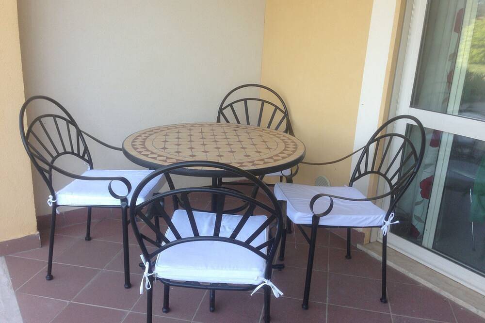 Entire apartment, Spacious, modern ground floor apartment, private patio and garden, mosquito nets in Pizzo, Vibo Valentia Province