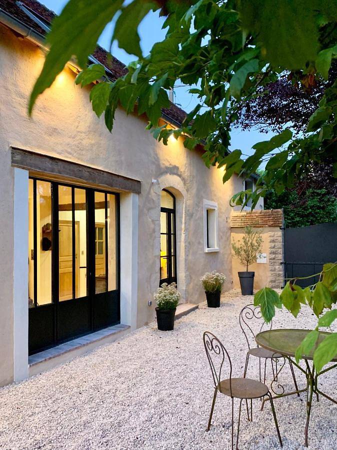 Maison d’hôte pour 10 personnes, avec jacuzzi ainsi que jardin et sauna, adapté aux familles à La Chapelle-Souëf