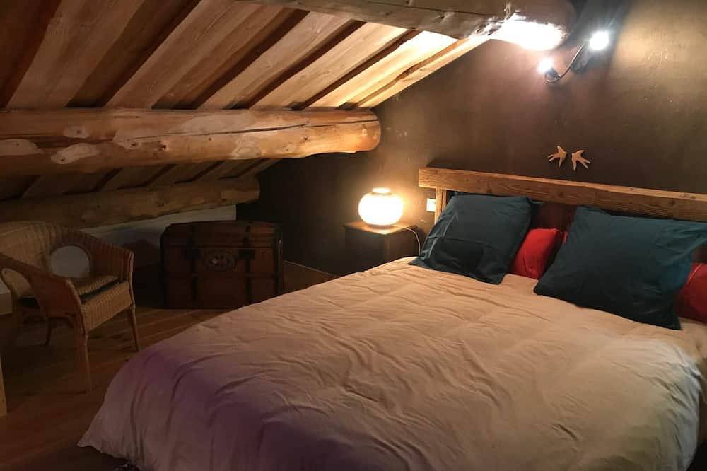 Une Chambre d'hôtes au coeur du chalet Mitja, calme et bien être assurés ! in La Cabanasse, Parc naturel régional des Pyrénées catalanes