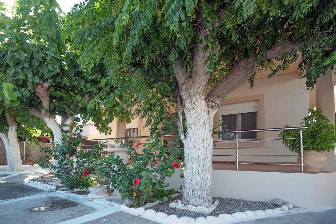 Ganze Wohnung, Seaside Plitra Paradiso - Steps from the Beach in Peloponnes