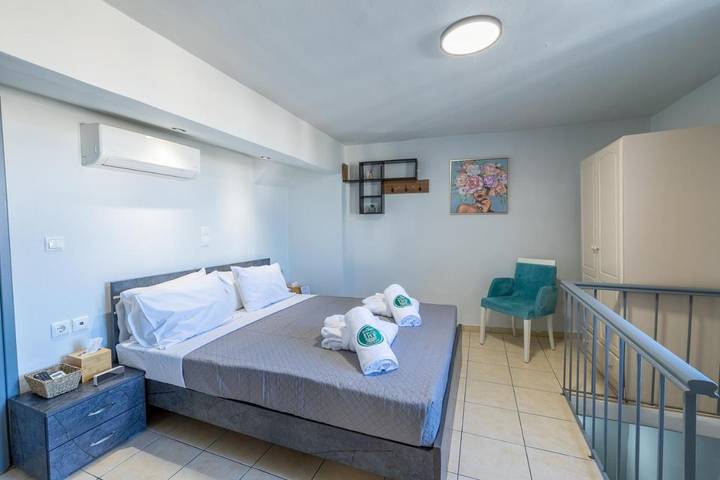 Chambre d’hôte pour 3 personnes, avec vue et balcon à La Canée