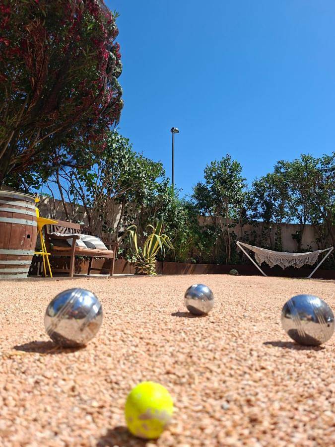 Location de vacances pour 6 personnes, avec piscine ainsi que vue et jardin, animaux acceptés à Milhaud - 3