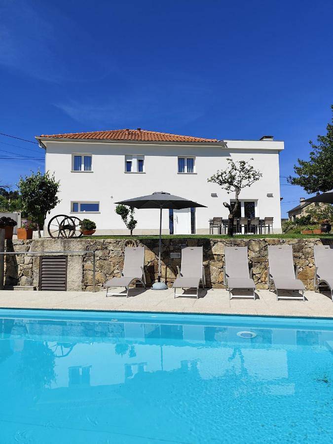 Location de vacances pour 10 personnes, avec Terrasse et Jardin ainsi que Piscine et Vue à Monção