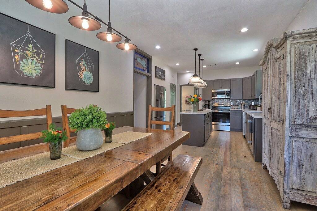 4Br Modern Hill Country Retreat w/ Views, Fire Pit, Sleeps 10 in Wimberley, Hays County