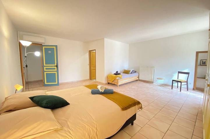 84B7 - Logement dans Mas de charme du Xviiième siècle in Althen-des-Paluds, Vaucluse