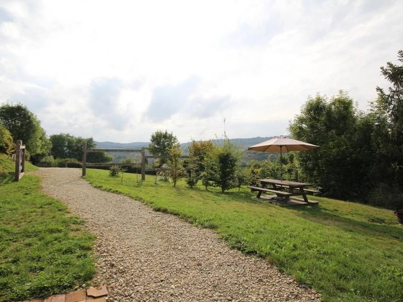 Holzchalet am Crescent See - 6-7 Pers., rustikaler Charme & moderner Komfort in Marigny-l'Église, Naturpark Morvan