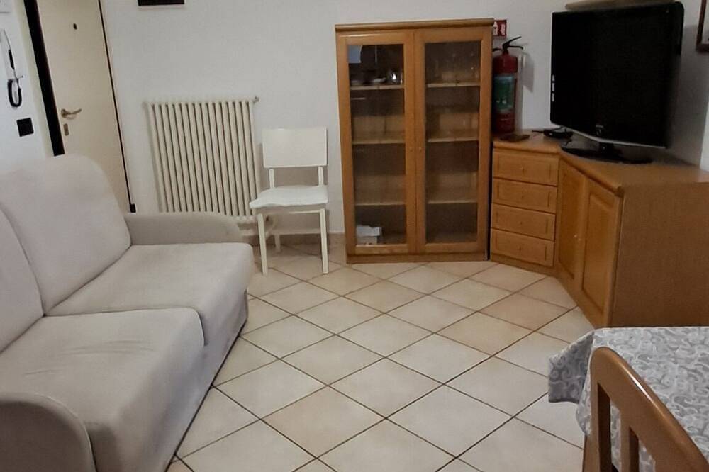 Entire apartment, Cozy seaside apartment near the best restaurants all services in Misano Adriatico, Rimini Province