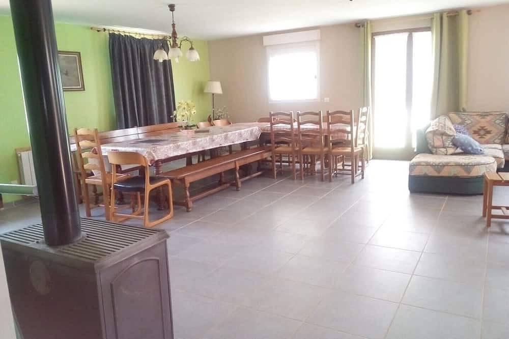 Charmant gite pour 6 personnes dans un cadre verdoyant in Montpon-Ménestérol, Périgord Blanc